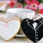 Un dulce detalle para los invitados: galletas en forma de corazón.